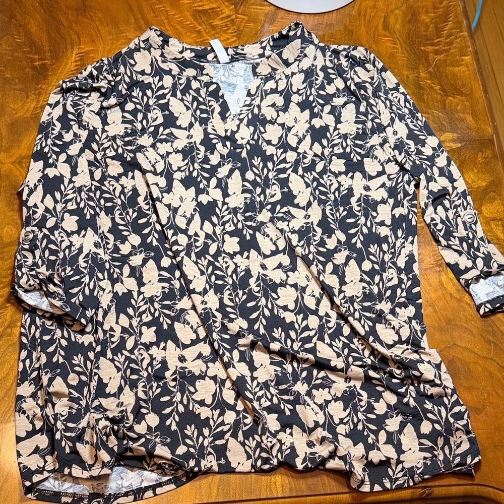 Dear Scarlett - Wrinkly Free Bulgari - 3/4 Length Sleeve w/ Button